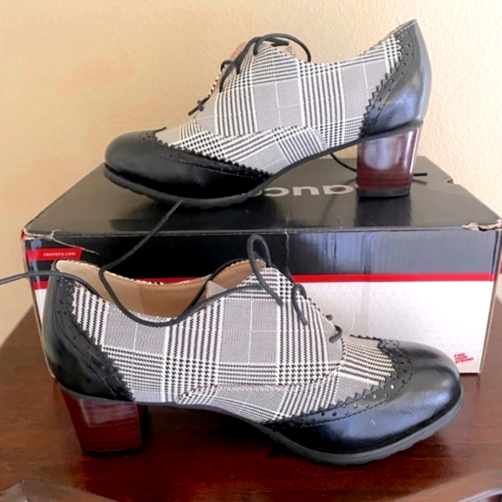Oxford 2" lace up heel